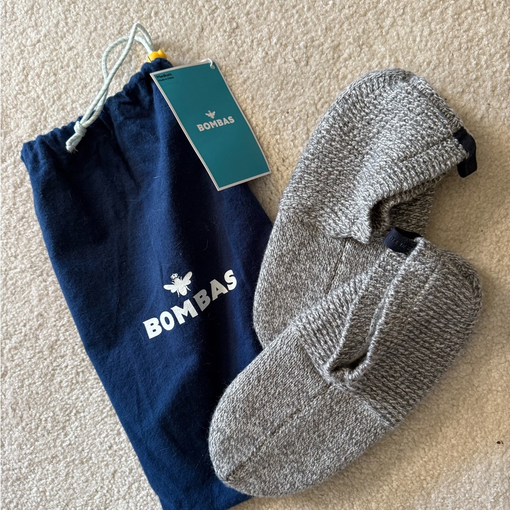 Bombas Gray Slippers with Navy Bag